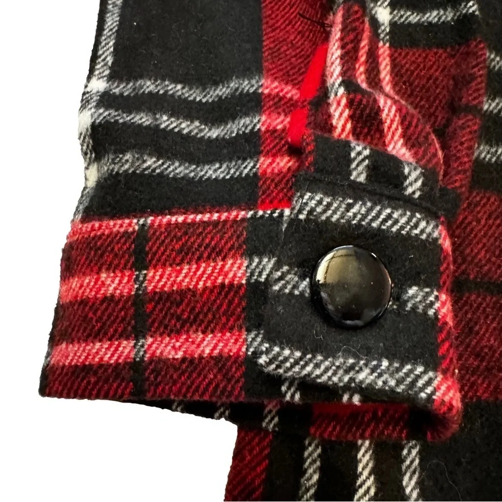Chic Me Flannel Shirt Shacket Coat Plaid Red
Brushed Flannel Size Small NEW - Picture 8 of 15